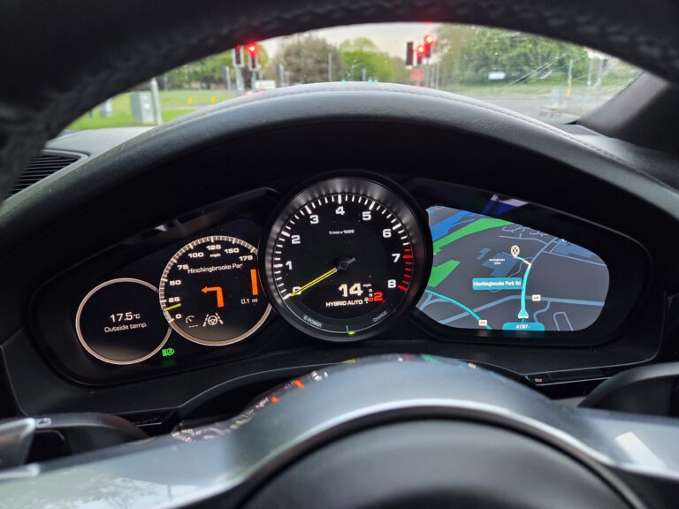 Porsche Cayenne 9Y0/9Y3 (2018-2022) näidikuploki CarPlay & Android Auto integratsioon